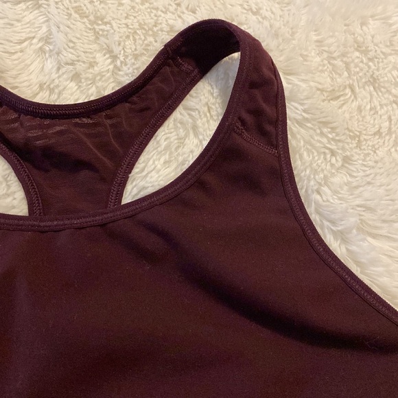 ON Women’s Racerback sports bra - Picture 2 of 3